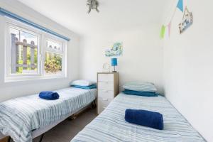 Twin bedroom